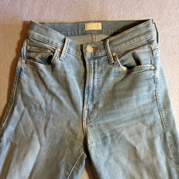 MOTHER The Insider Crop Step Fray Fresh Catch Jeans 24x26 Light Wash Denim - Picture 2 of 12